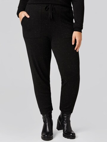 Guido Maria Kretschmer Curvy Tapered Pants 'Jenny' in Black: front