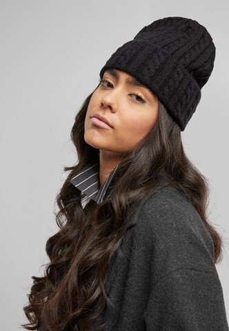 Urban Classics Beanie in Black