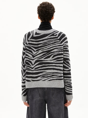 ARMEDANGELS Pullover 'LILIRIAA' in Grau
