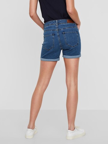 Coupe slim Jean 'HOT SEVEN' VERO MODA en bleu