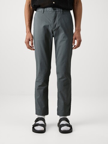 Regular Pantalon chino 'DENTON' TOMMY HILFIGER en gris : devant