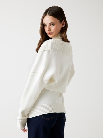 GUESS Knit Cardigan in White