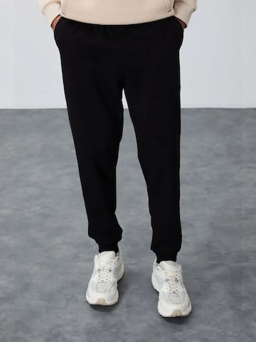 Regular Pantalon Tommy Life en noir : devant