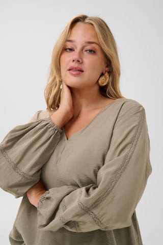 KAFFE CURVE - Blusa 'Tine' em castanho