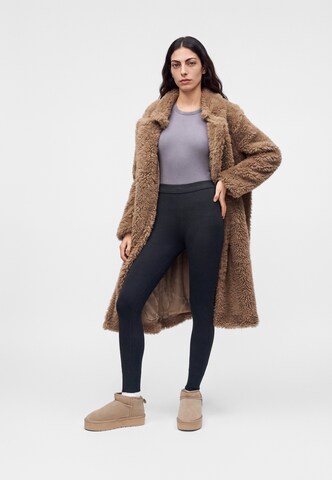 UGG Skinny Legíny 'Paloma II' – černá: přední strana