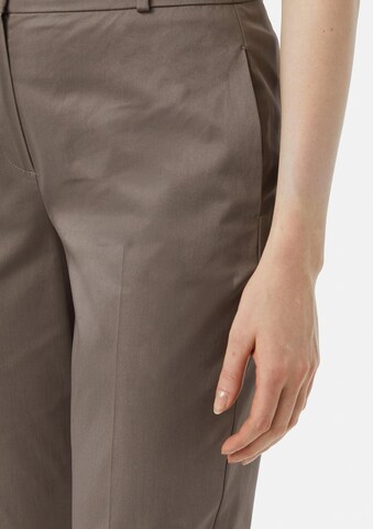 Coupe slim Pantalon à plis COMMA en marron