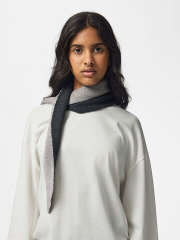 PIECES Scarf in Grey: front