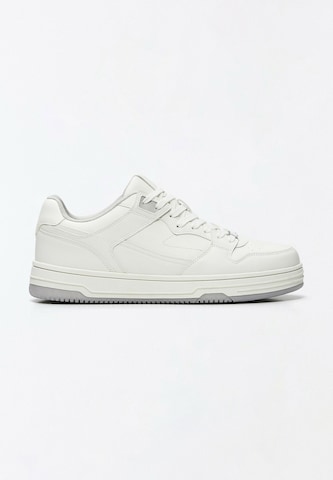 Bershka Sneaker in Weiß
