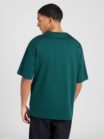 NEW ERA Koszulka 'LEAGUE ESSENTIALS' w kolorze zielony
