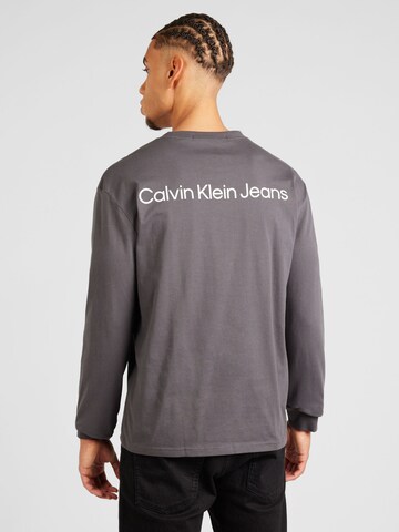 Calvin Klein Jeans Тениска 'Institutional' в сиво: отпред