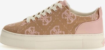 Baskets basses 'Gia' GUESS en beige : devant