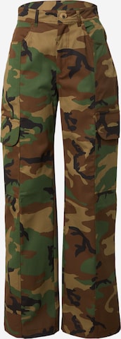 Regular Pantalon cargo Nasty Gal en vert : devant