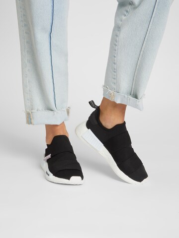 ADIDAS ORIGINALS Låg sneaker 'Nmd_R1' i svart: framsida