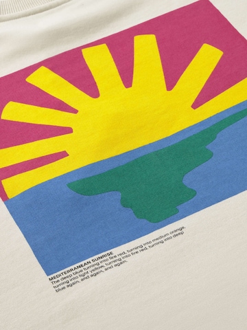 Thinking MU Collegepaita 'Leon' värissä valkoinen