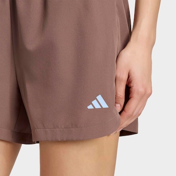 ADIDAS PERFORMANCE Loosefit Sportshorts in Braun