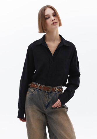OXXO Blouse in Black: front