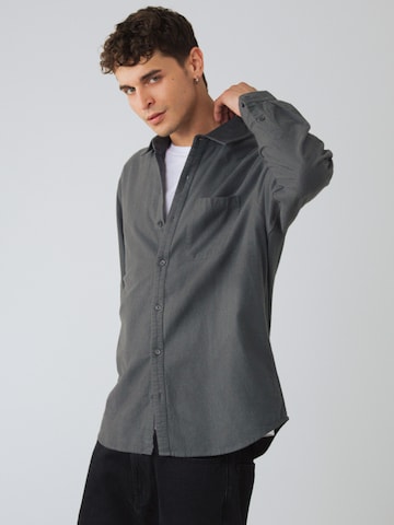 Maglietta di Honest Basics in grigio