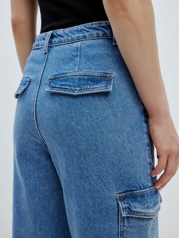 EDITED Wide leg Cargojeans 'Nalu' i blå