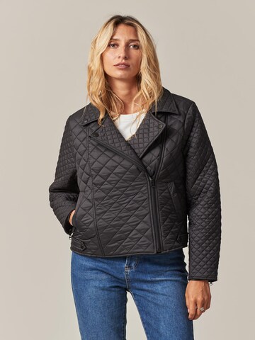 Veste mi-saison 'Mava' Deeluxe en noir