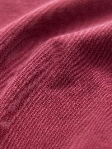 Next Shirt in Red