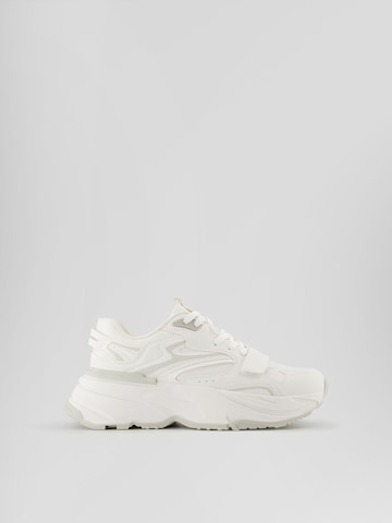 Baskets basses Bershka en blanc