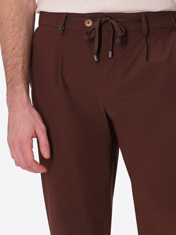 regular Pantaloni con pieghe 'Rio Pence' di Distretto12 in marrone