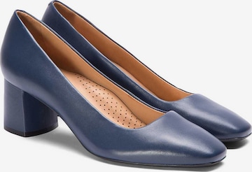 Kazar Pumps in Blue