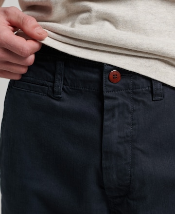 Superdry Slimfit Chinohose in Blau