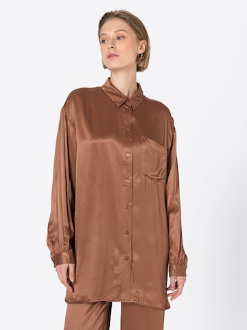Chemise de nuit 'HENVA' minimum en marron : devant