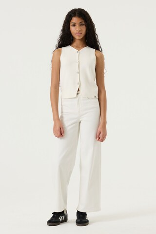 Geacă tricotată de la GARCIA pe alb