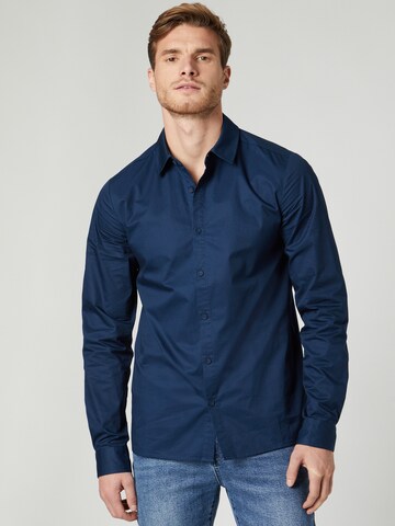 Coupe regular Chemise 'Jasper' ABOUT YOU x Kevin Trapp en bleu : devant