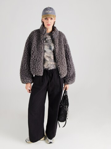 Giacca di mezza stagione di WEEKDAY in grigio
