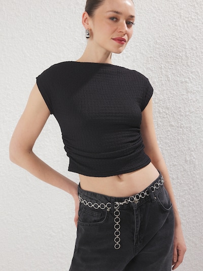 Marškinėliai iš Trendyol, spalva – juoda, Prekių apžvalga