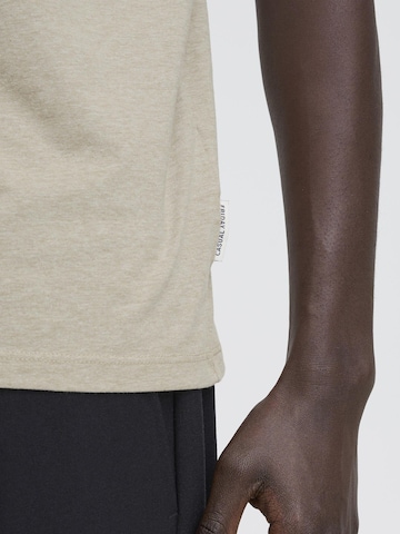 Casual Friday - Camiseta ' CFJASPER mélange tee with chest pocket ' en beige
