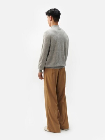 GOBI Cashmere Neulepaita 'Men's Essential Mock Neck Cashmere Sweater' värissä harmaa