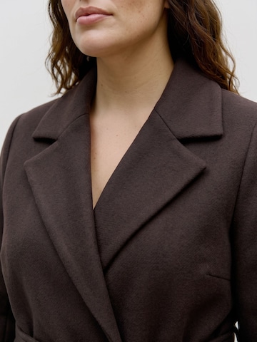 Manteau mi-saison 'VMCFORTUNEAYA' Vero Moda Curve en marron
