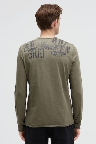 CAMP DAVID Shirt in Green: front