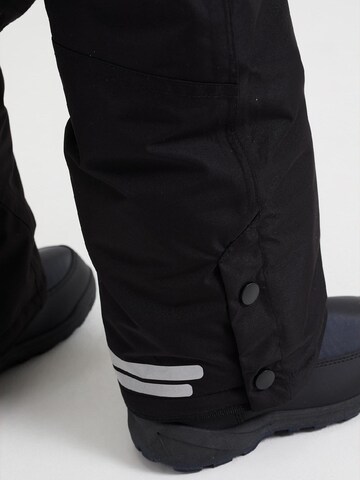 WE Fashion Regular Weatherproof pants in Black