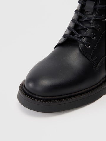 TOMMY HILFIGER Schnürboots in Schwarz