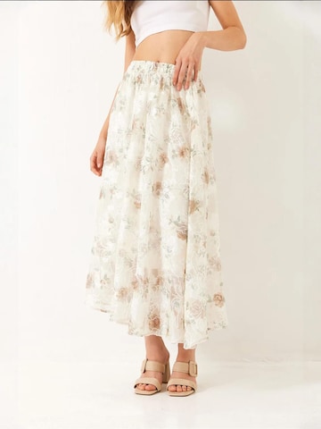 Bianco Lucci - Saia em branco: frente