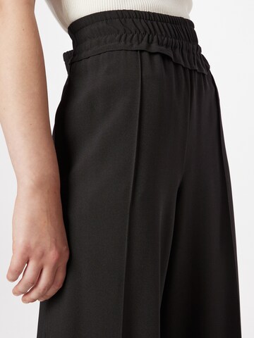 TOPSHOP Regular Trousers with creases in Black