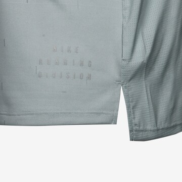 T-Shirt fonctionnel 'Rise 365' NIKE en gris