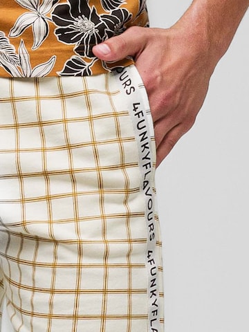 Regular Pantalon 'Touch Of Class' 4funkyflavours en blanc