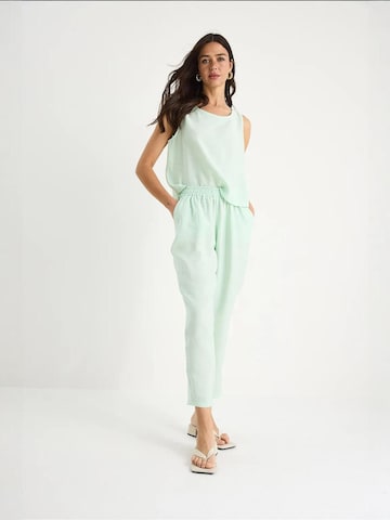 Completo pantalone di Bianco Lucci in verde