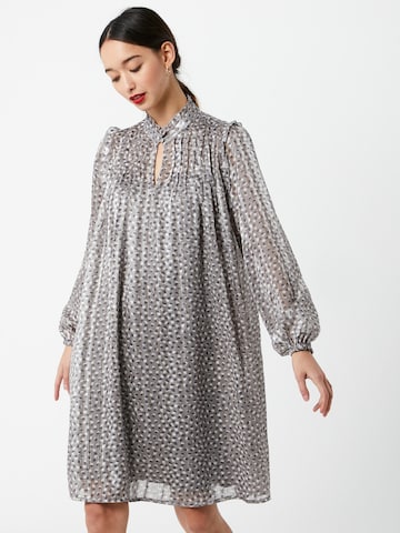 Rochie 'Enea' de la SISTERS POINT pe gri: față
