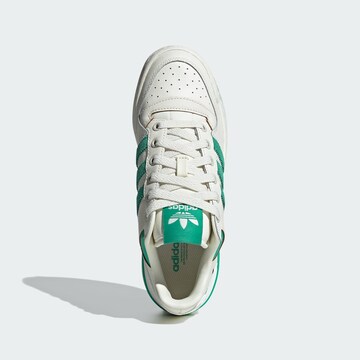 ADIDAS ORIGINALS - Sapatilhas baixas 'Forum Bold' em branco