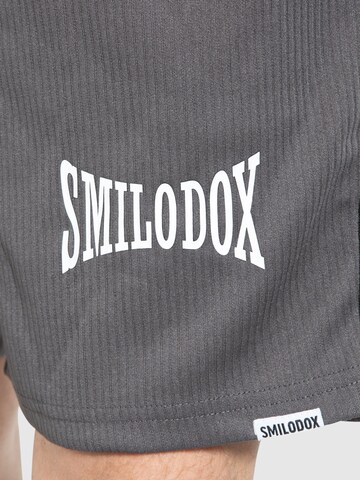 Smilodox Loose fit Sports trousers ' Classic Ripp ' in Grey