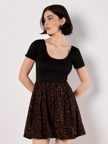 Robe ' ' Apricot en marron