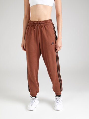 Effilé Pantalon de sport 'Essentials' ADIDAS SPORTSWEAR en marron : devant