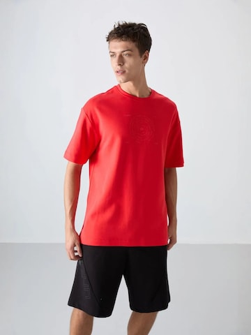 Tommy Life Shirt in Red: front